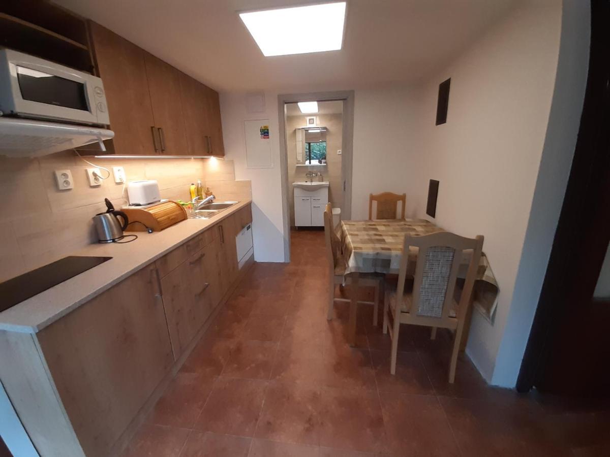 Holiday Home Zajicovi Rabyne Екстер'єр фото